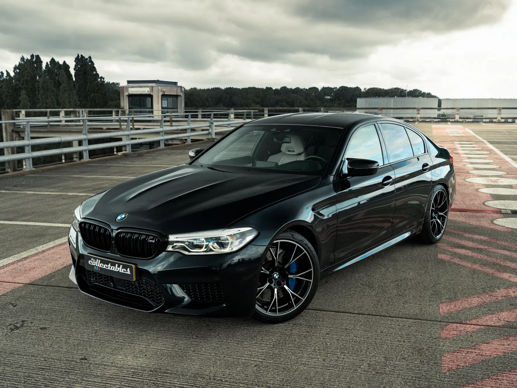 BMW M5 F90 zwart